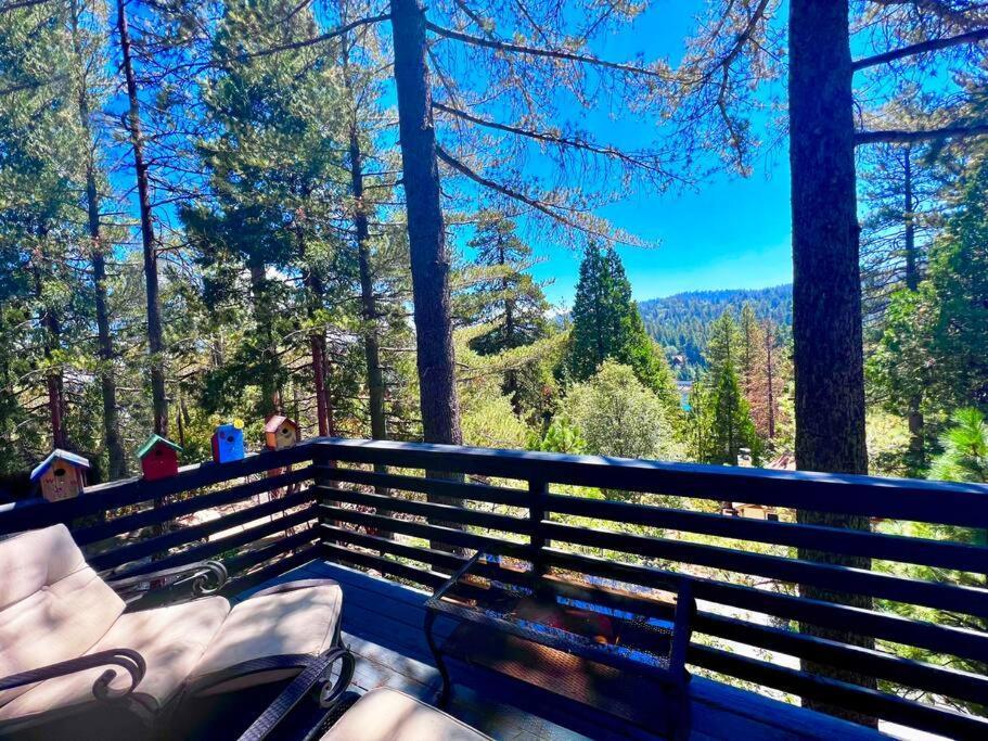 Glimmer Chalet Treetop A-Frame Cabin Lake View レイク・アローヘッド エクステリア 写真